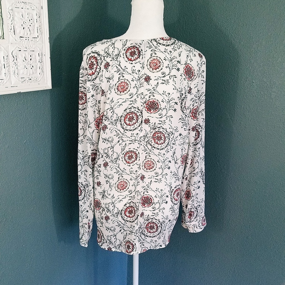 Ann Taylor White Floral V-Neck Blouse with Red Accents - Picture 3 of 8